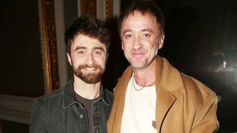 دانيال رادكليف وتوم فيلتون يجتمعان مجددًا في برودواي بعد 24 عامًا  (فيديو)﻿