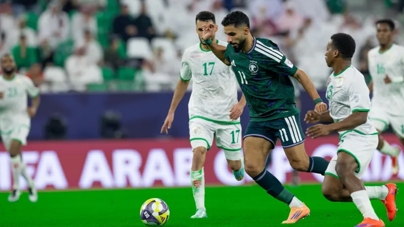السعودية تهزم عُمان بثنائية مثيرة في افتتاح كأس العرب 2025 (فيديو)