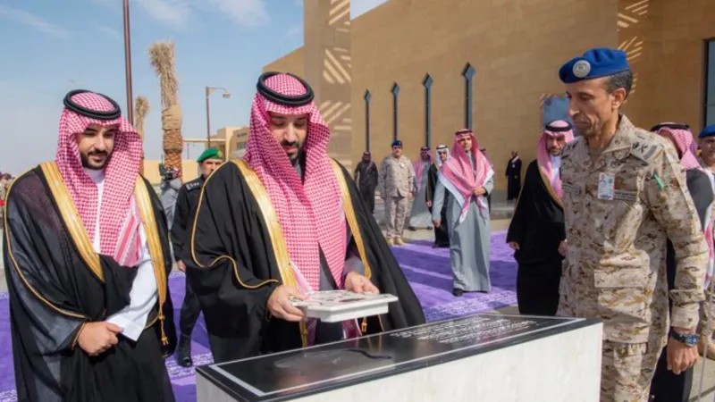 ولي العهد يفتتح مرافق قاعدة الملك سلمان الجوية