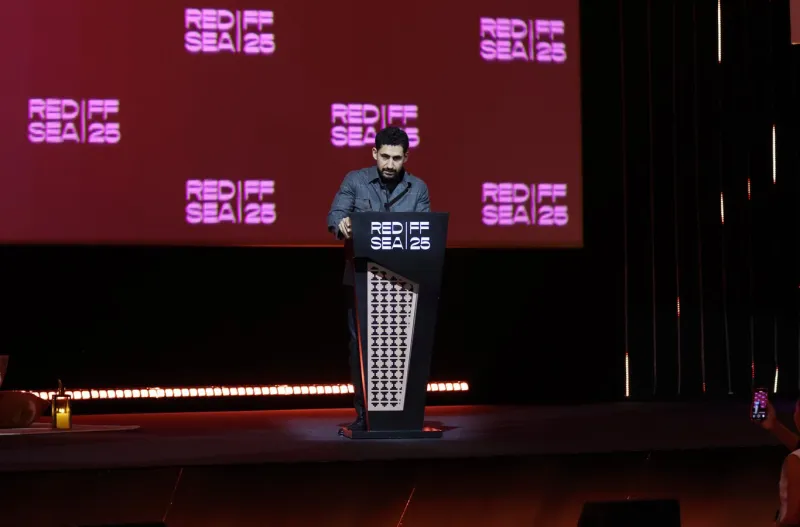 أمير المصري يحصد جائزة Vanguard العالمية بمهرجان البحر الأحمر السينمائي