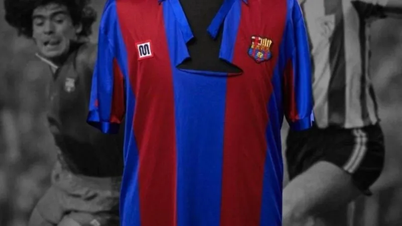 قميص مارادونا التاريخي يُباع بسعر خيالي بعد 40 عامًا من معركة البرنابيو