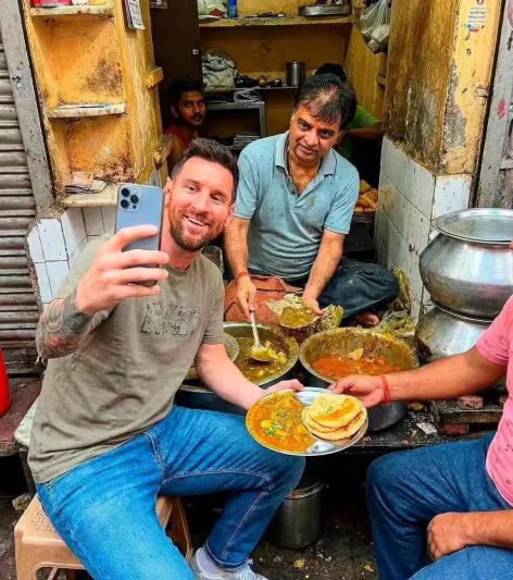 ليونيل ميسي يستمتع بتجربة الطعام الهندي في الشوارع