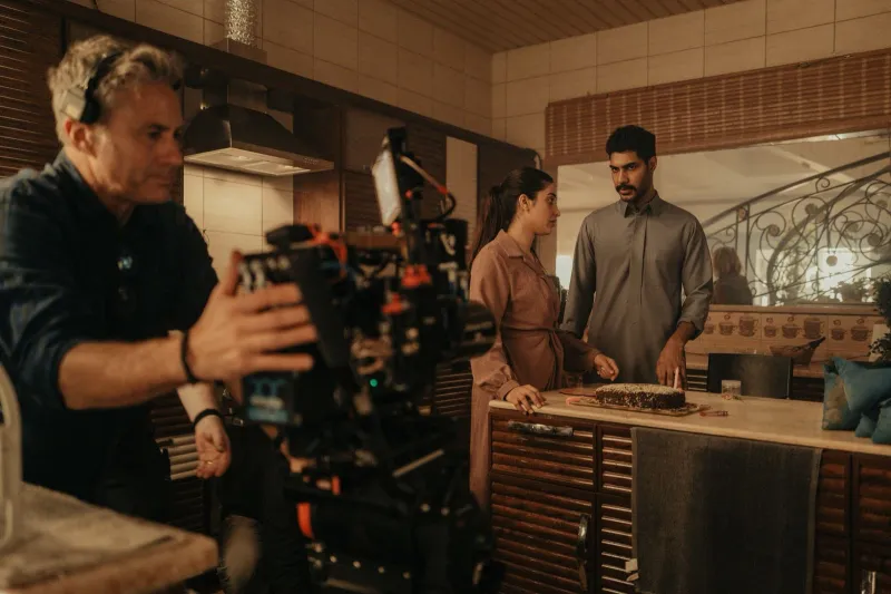 خطوة نوعية للسينما السعودية: بدء تصوير فيلم "العيون الساهرة" بإخراج عالمي