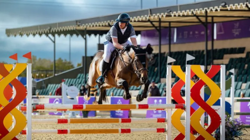 فرسان المملكة يتألقون ويهيمنون على منافسات قفز السعودية