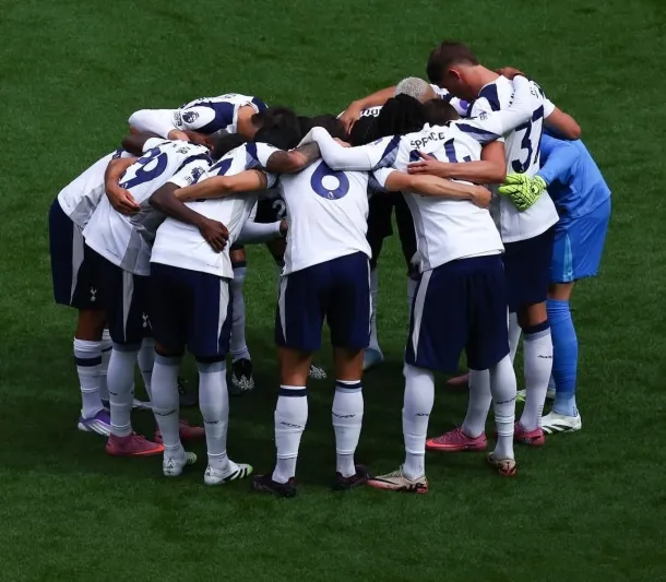 تعرف على تشكيلي توتنهام وليفربول في مواجهة اليوم