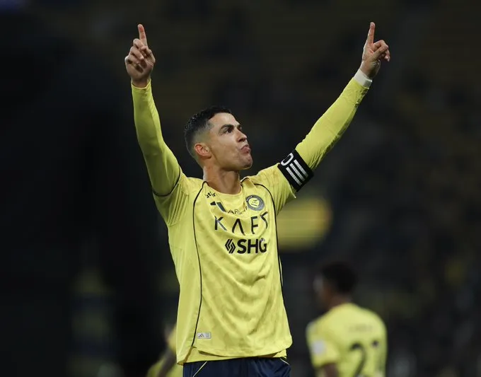 رونالدو يختتم 2025 بإنجاز أسطوري.. ثنائية تقود النصر لصدارة دوري روشن (فيديو)