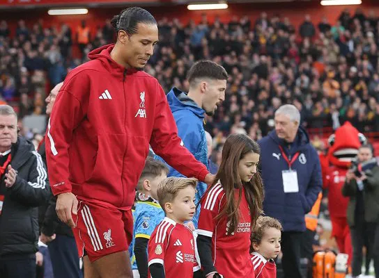  ليفربول يكرم أبناء ديوغو جوتا في لحظة إنسانية مؤثرة