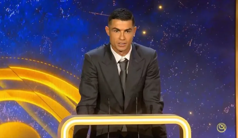 "سأصل للهدف 1000"..أول تعليق لـ رونالدو بعد تتويجه بأفضل لاعب في الشرق الأوسط (فيديو)