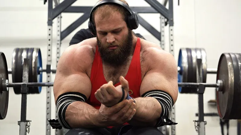 عملاقا كمال الأجسام يجتمعان في تدريب نادر يثير إعجاب المتابعين (فيديو)