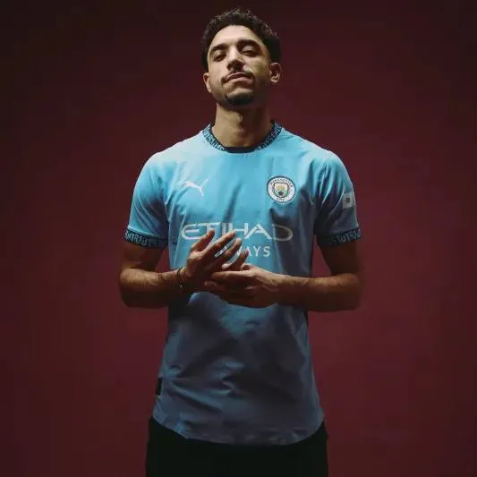 عمر مرموش يعلن خطوبته بطريقة رومانسية