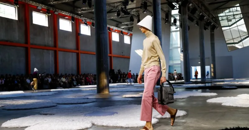 برادا تطلق صنادل فاخرة «صنعت في الهند» مستوحاة من كولهابوري شابال