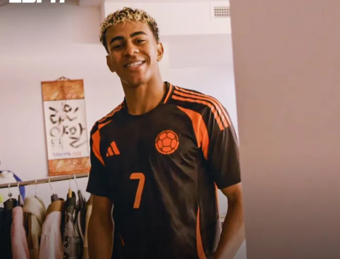 لامين يامال يفاجئ الجماهير على يوتيوب.. جولة في منزله وجوائزه (فيديو) 