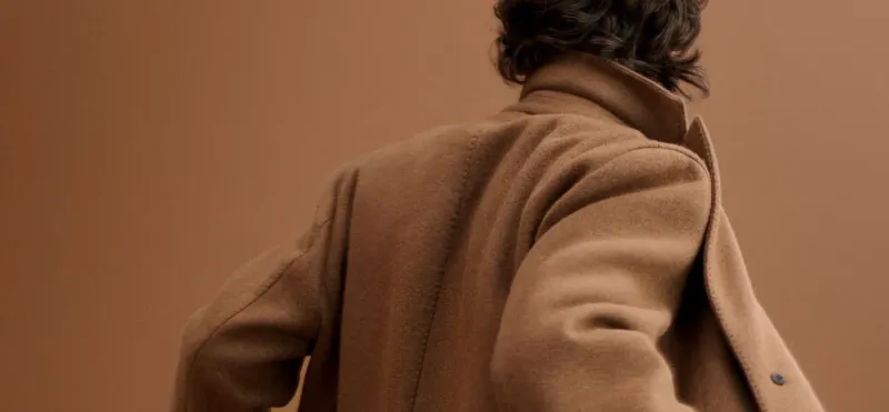 من الكلاسيكيّة إلى الفخامة: رحلة المعطف الطويل لشتاء 2026