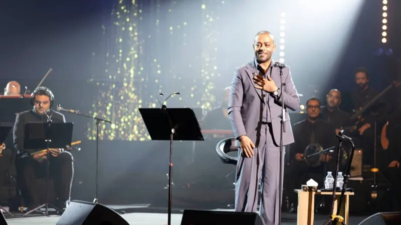 رد طريف لتامر عاشور على طلب زواج معجبة (فيديو)