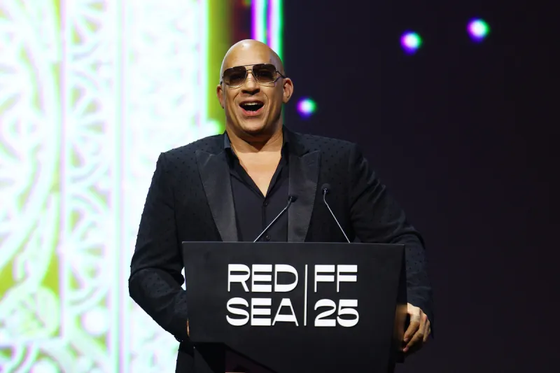 السينما تضيء جدة التاريخية.. 50 صورة توثق لحظات افتتاح مهرجان البحر الأحمر السينمائي