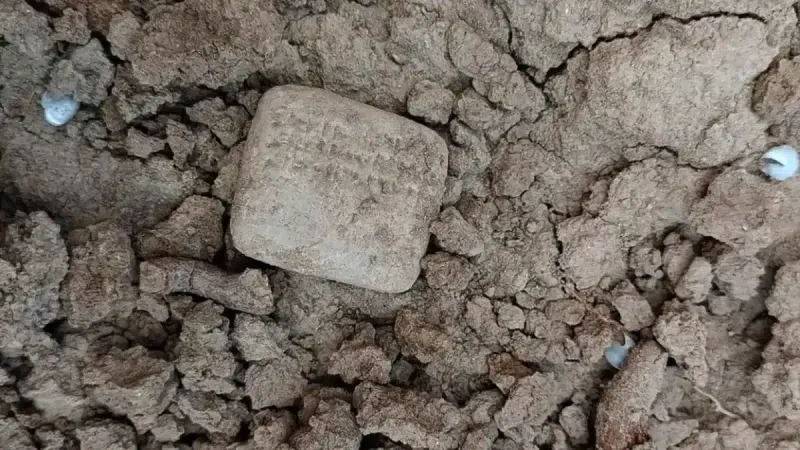 لوح مسماري قديم يروي تفاصيل التجارة والأثاث منذ 15 قرنًا قبل الميلاد