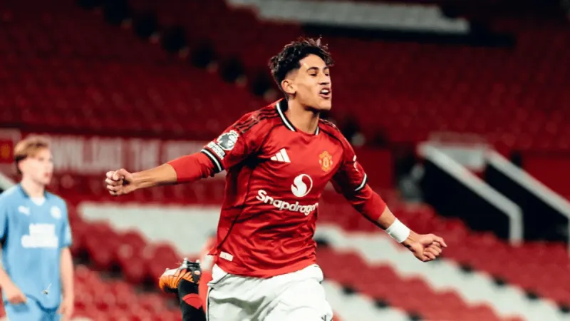 نجم مانشستر يونايتد يسجل رقمًا قياسيًا في أولى مشاركاته