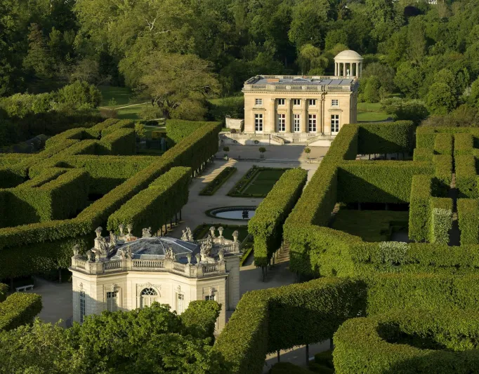 مونبلان تكشف عن تحف فنية مستوحاة من عظمة قصر "فرساي"