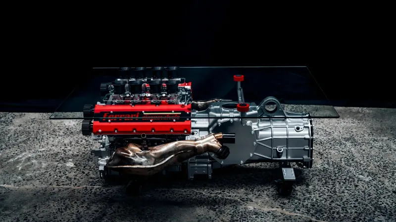 من مضمار السباق إلى غرفة المعيشة.. طاولة أنيقة من محرك فيراري للبيع