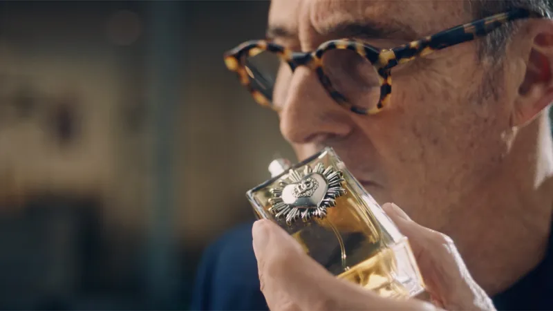 عطور رجالية لعام 2025: خمس توليفات تفوح بحكاياتها الخاصّة