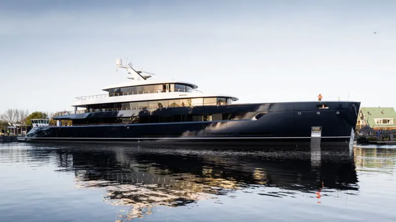 يخت Les Cinq.. أيقونة جديدة للفخامة البحرية بطول 249 قدمًا