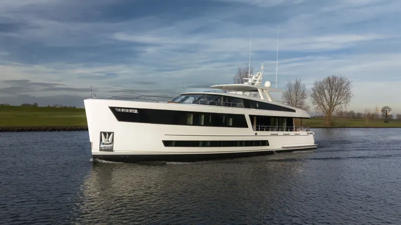 Van der Valk تطلق يخت Jangada الفاخر بطول 35 مترًا في أولى تجاربه البحرية (فيديو)