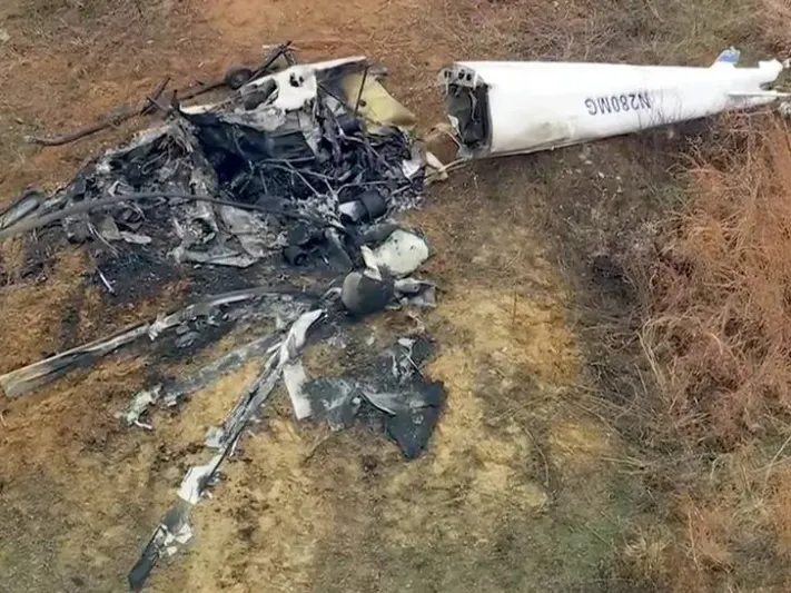 مأساة جوية في أمريكا.. مروحيتان تصطدمان وطيار يفقد حياته (فيديو)