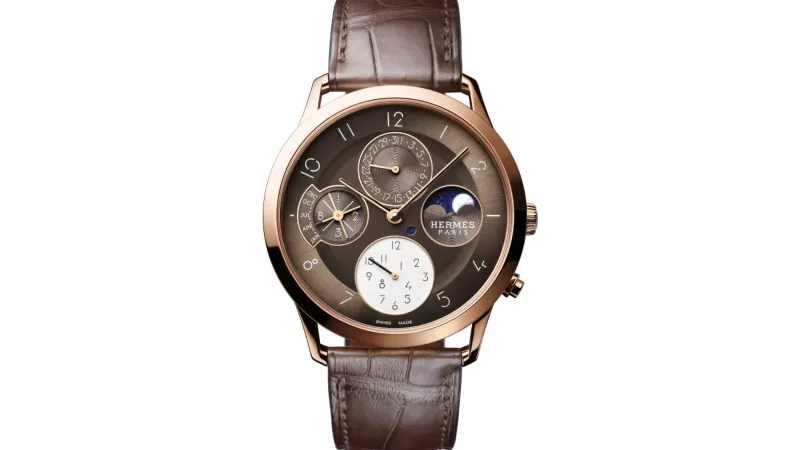 تحفة ذهبية جديدة من Hermès.. ساعة تجمع بين الرقة والتقنية العالية