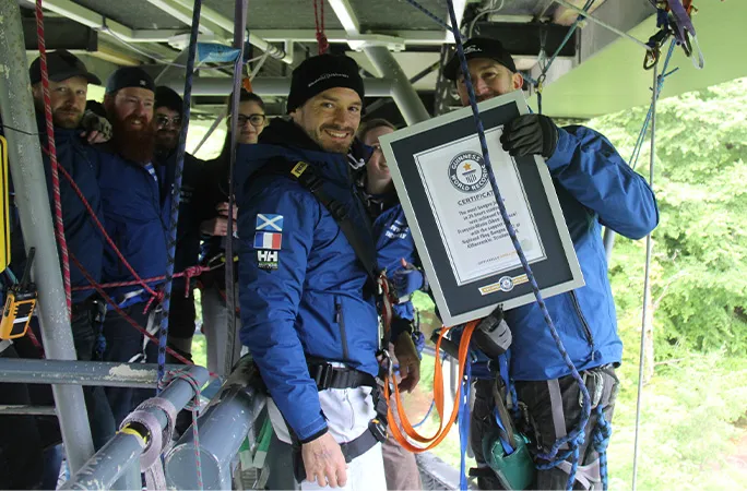 "فرانسوا ماري".. الرجل الذي قفز  بالحبال 2350 مرة!