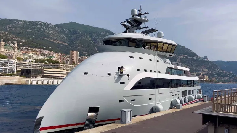 Olivia O: يخت الـ200 مليون دولار بمسبح  مغطي ومحركات Rolls-Royce