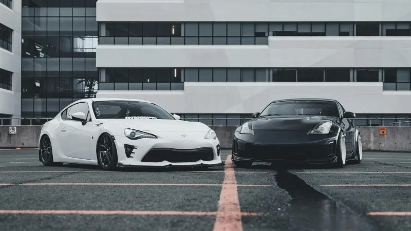 معركة صامتة على الطرقات: كهرباء أم هجينة؟