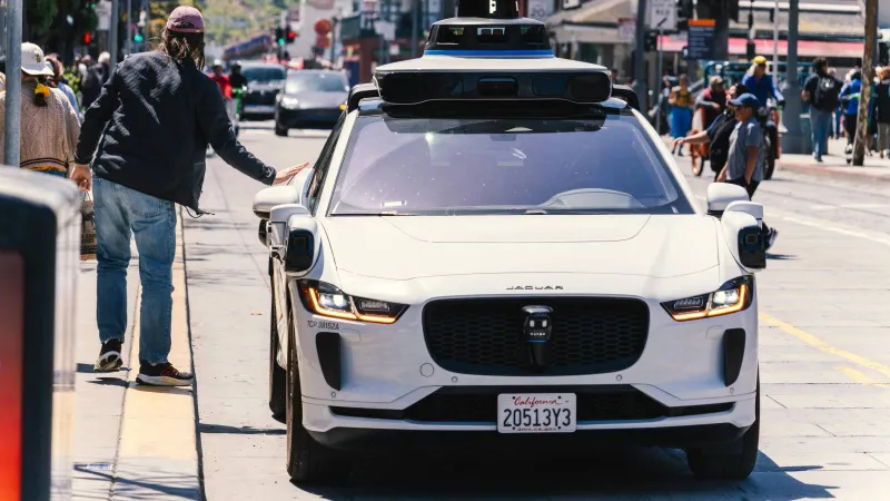 Waymo تتبنى مساعد جيميناي.. تجربة ركاب ذكية في سيارات المستقبل