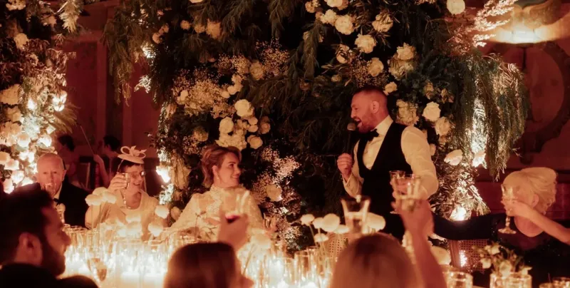 بعيدًا عن الأضواء.. تفاصيل زفاف كونور ماكغريغور السري في الفاتيكان