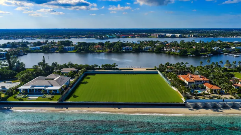 ديفيد ماكنيل وزوجته يعرضان أراضٍ فاخرة بسعر 125 مليون دولار.. أين تقع؟