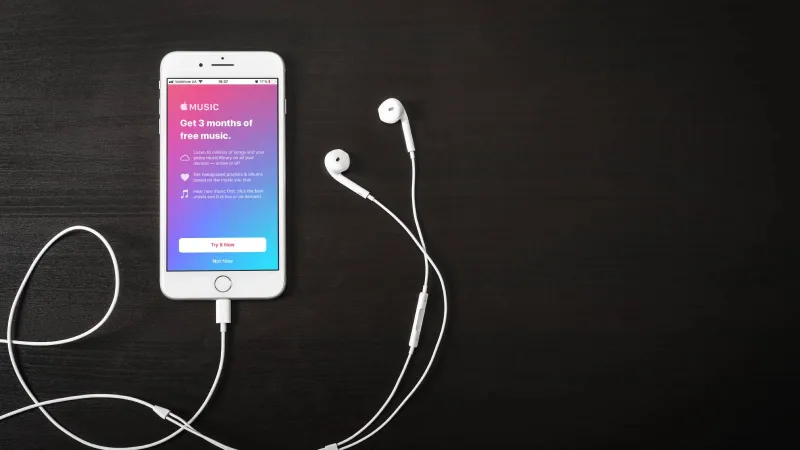 النوم مع سماعات الرأس: متعة مؤقتة.. وخطر دائم!