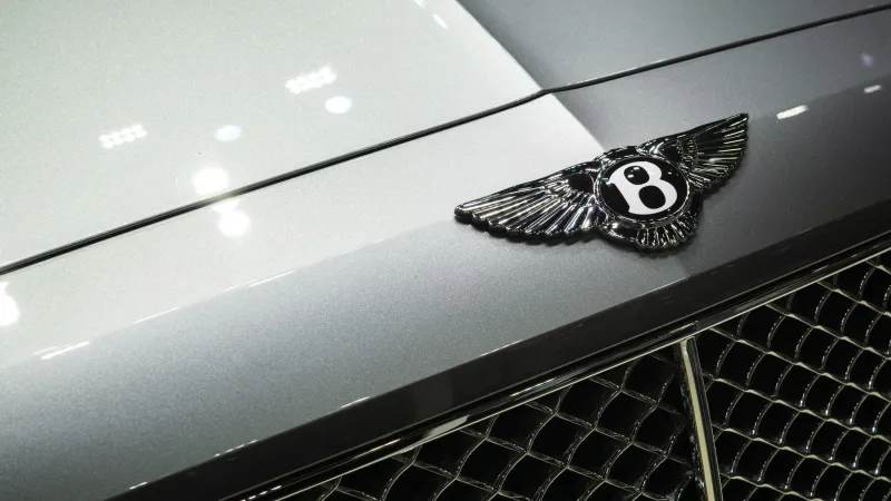 عام التحوّل الكبير لبنتلي.. سيارة رياضية خارقة وأخرى كهربائية بالكامل