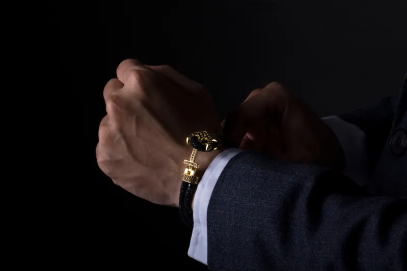 من الزينة إلى التميز الشخصي: كيف تغير سوق المجوهرات الرجالية في 2025؟