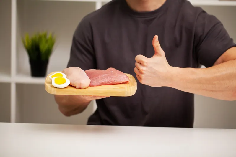 كيف يؤثر الطعام على جودة الحيوانات المنوية ويضعف فرص الإنجاب؟ وما الحل؟