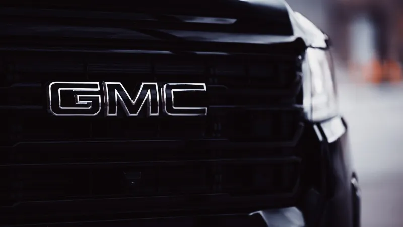 جنرال موتورز تتخذ قرارًا جديدًا بشأن استخدام "آيفون" في سياراتها.. ماذا فعلت؟