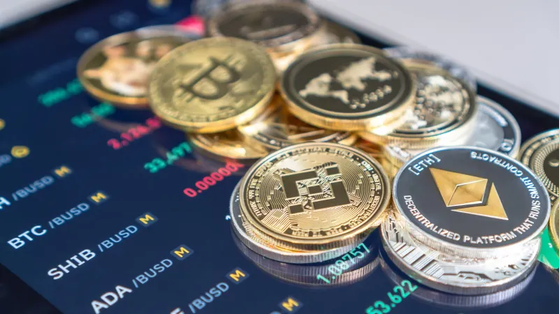 انهيار حاد يضرب العملات الرقمية.. إلى أين يتجه بيتكوين؟