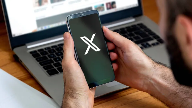 بعد انتظار طويل.. إكس تمنح مستخدمي آيفون تجربة واجهة تفاعلية جديدة