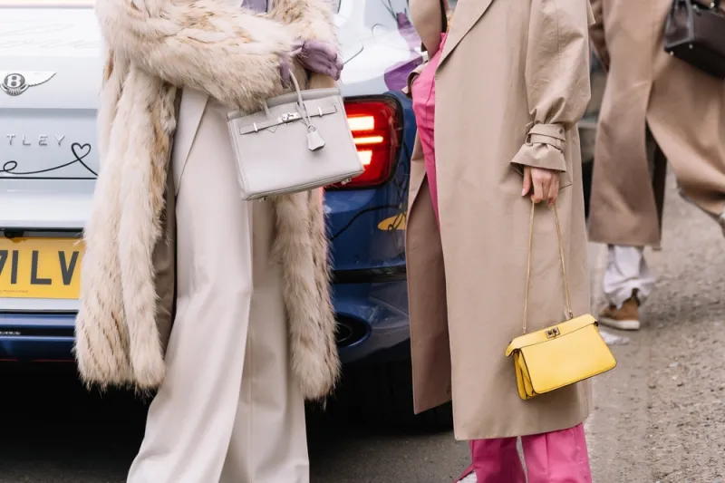 في 11 دقيقة.. مزاد أبوظبي يبيع حقيبة بيركين بسعر فلكي