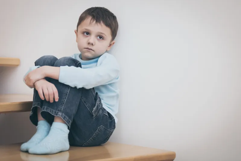 كيف تؤثر مشاكل الطفولة على القدرات الإدراكية في الشيخوخة؟ دراسة توضّح