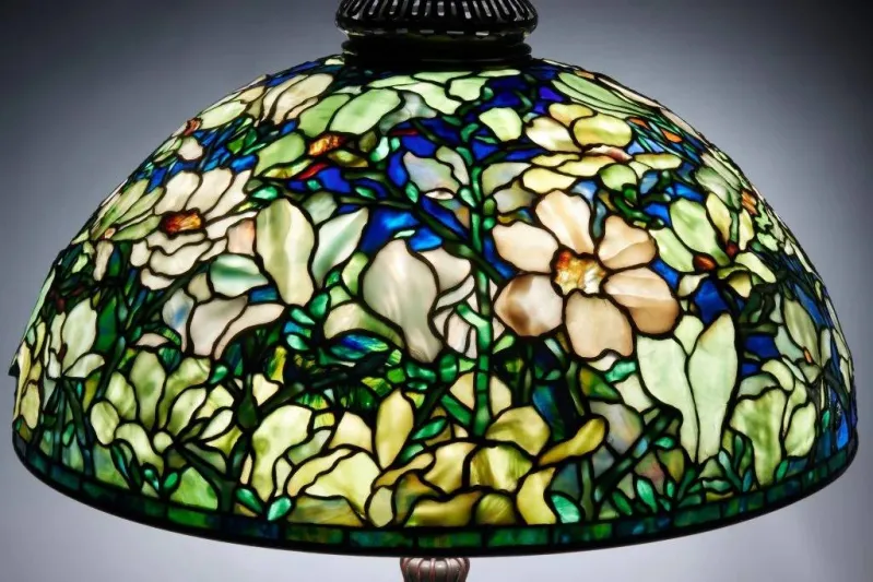 بيع مصباح تيفاني برقم قياسي في مزاد بنيويورك.. تعرّف على سعر البيع