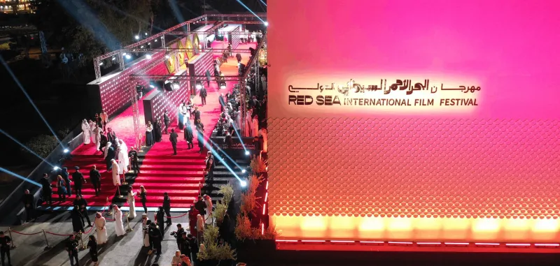 ليلة يسطع فيها الضوء من البحر إلى الشّاشة: انطلاق مهرجان البحر الأحمر السينمائيّ