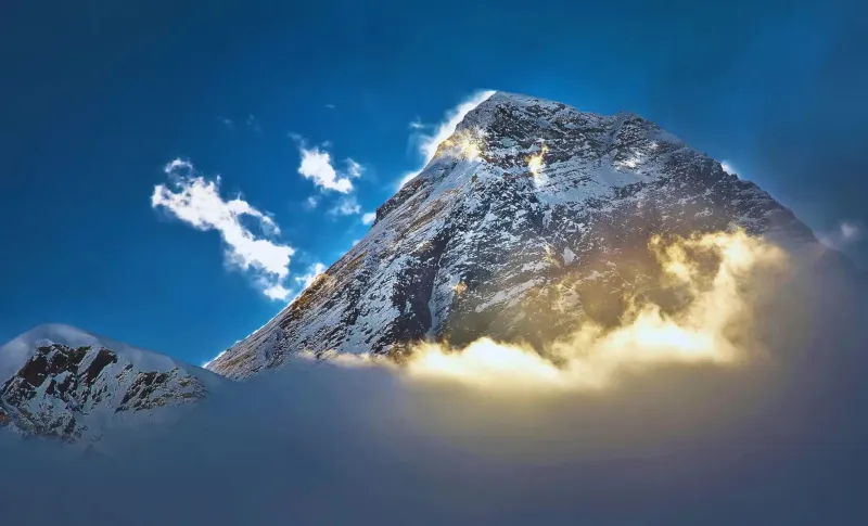 أحافير بحرية على قمة "إيفرست".. كيف وصلت إلى هذا المكان؟