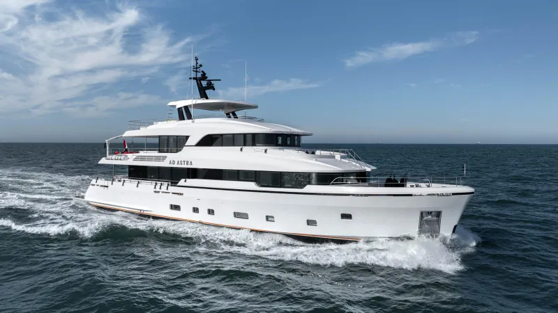 ذروة موسم الفخامة البحري: 10 يخوت خطفت الأضواء في سانت بارتس 2025