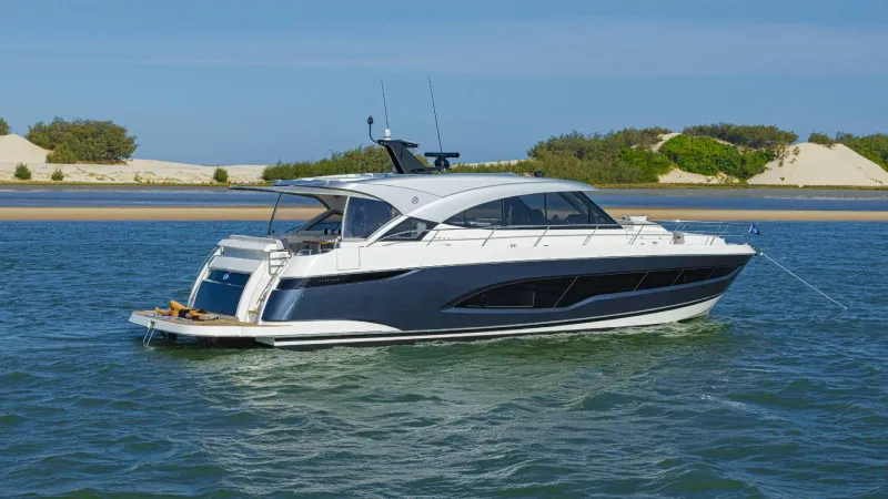 معيار جديد للفخامة والأداء.. العرض العالمي الأول لليخت الرياضي الفاخر "Riviera 5600" (فيديو)
