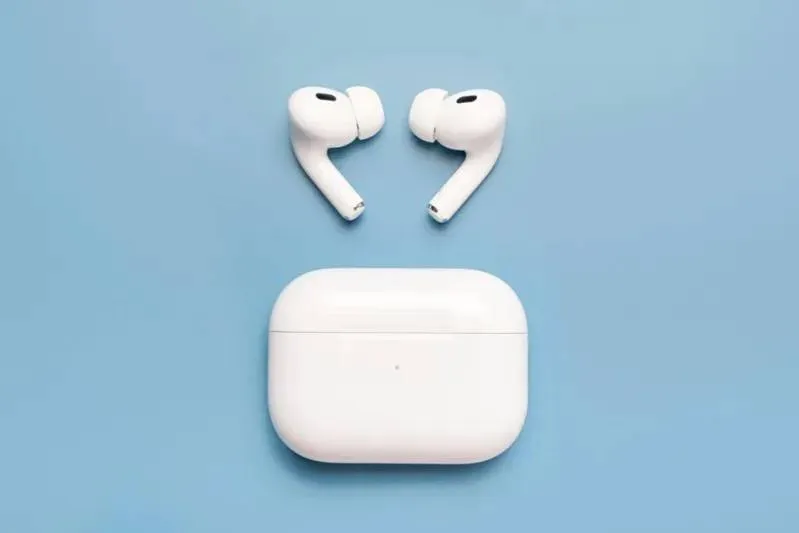 أبل تعزز تجربة المستخدم في سماعاتها.. ما الجديد في آيربودز برو 3؟