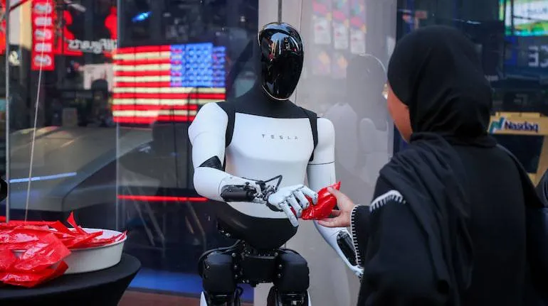 Optimus.. إيلون ماسك يكشف موعد بيع الروبوتات الشبيهة بالبشر